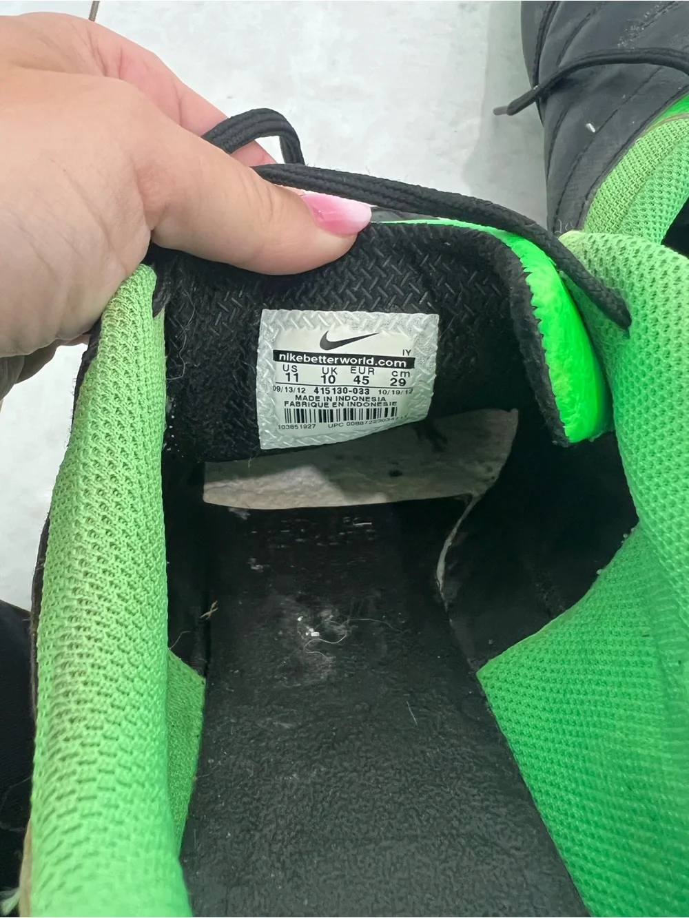 Nike Black / Green Bomba Soccer Shoes Size 11 US